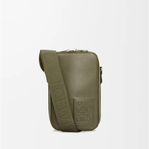 C565S59X01 (1) Vertical crossbody pocket in satin calfskin