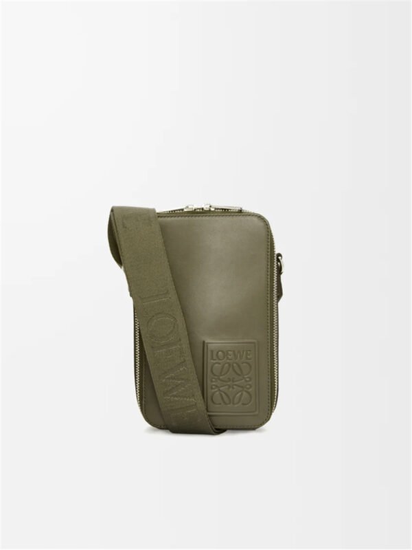 C565S59X01 (1) Vertical crossbody pocket in satin calfskin