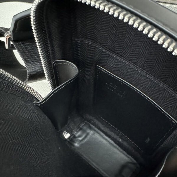 C565S59X01 (5) Vertical crossbody pocket in satin calfskin