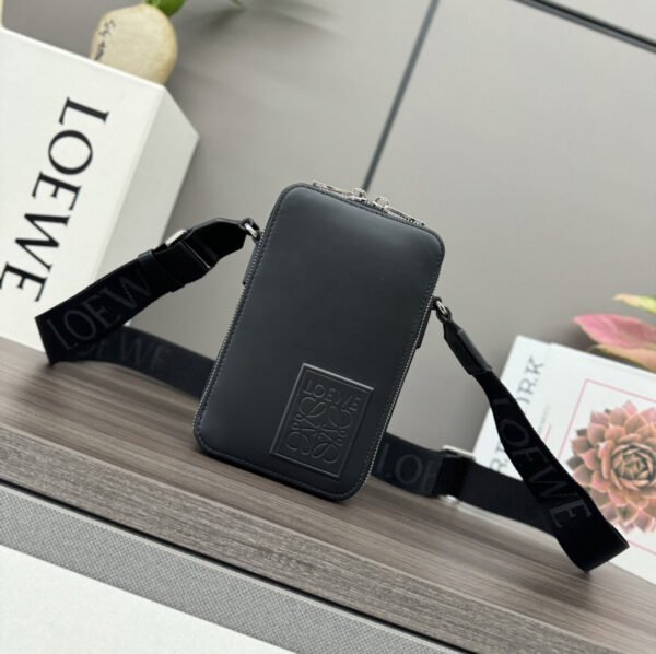 C565S59X01 (6) Vertical crossbody pocket in satin calfskin