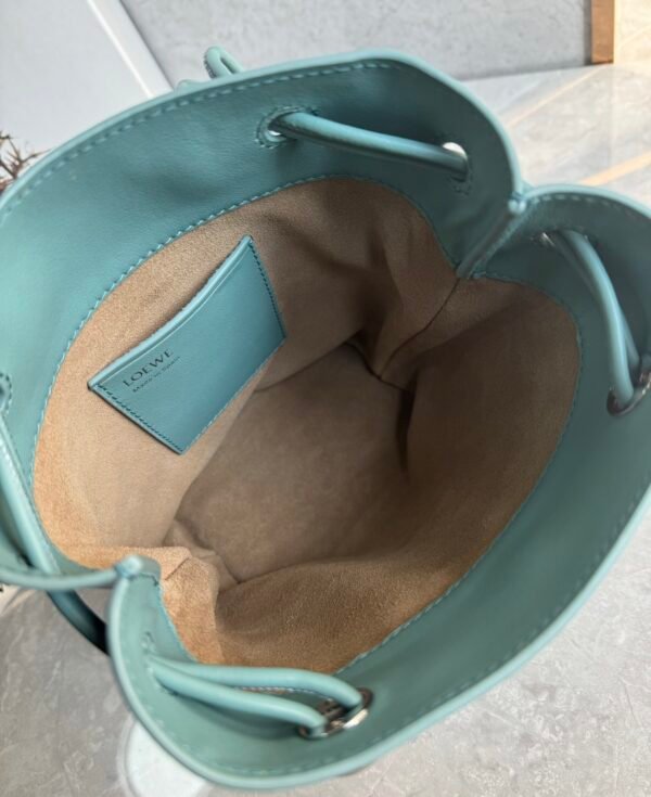 CANBSPPX01 blue (1) Pebble pouch in smooth calfskin