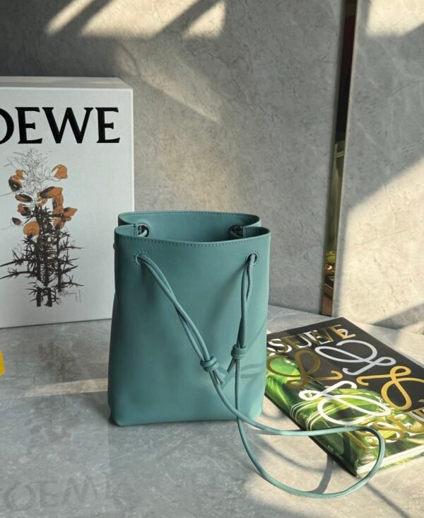 CANBSPPX01 blue (4) Pebble pouch in smooth calfskin