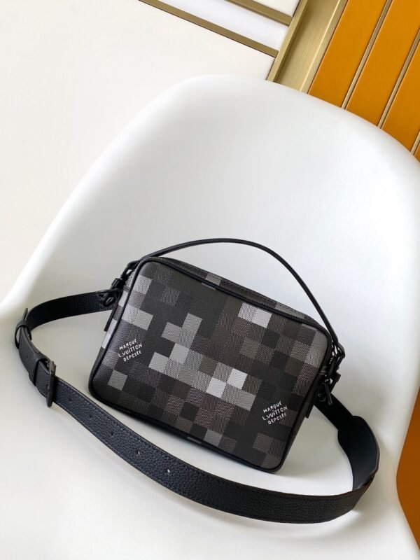 IMG_0310 LOUIS VUITTON Nil Messenger M14988