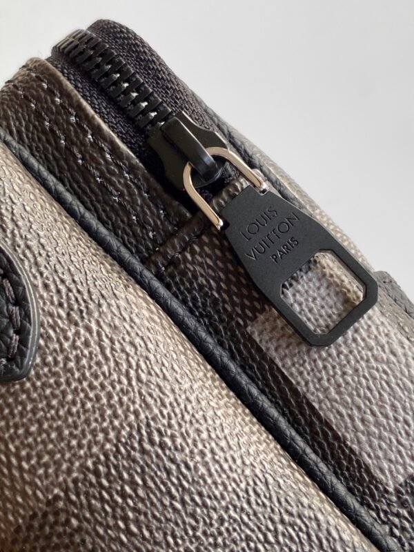 IMG_0313 LOUIS VUITTON Nil Messenger M14988