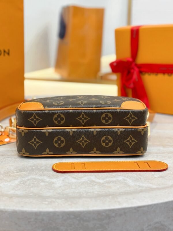 LOUIS VUITTON Nil M14016