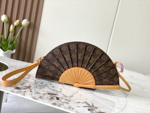 LOUIS VUITTON SS25 Collection LV Fan M14804