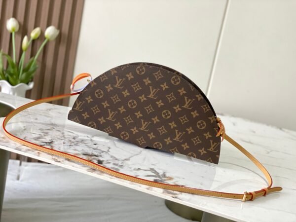 LOUIS VUITTON SS25 Collection LV Fan M14804