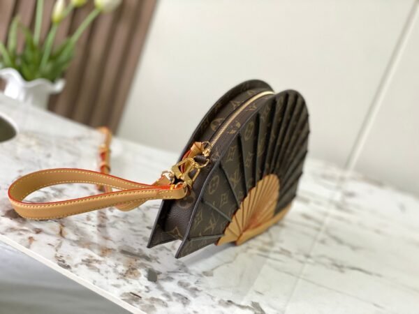 LOUIS VUITTON SS25 Collection LV Fan M14804