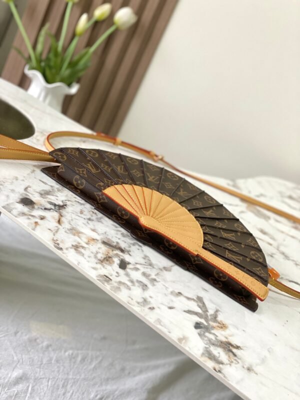 LOUIS VUITTON SS25 Collection LV Fan M14804