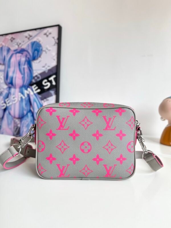 M15024 (4) LOUIS VUITTON Nil messenger bag M15024