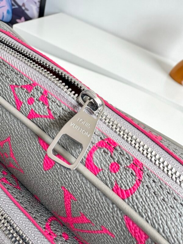 M15024 (6) LOUIS VUITTON Nil messenger bag M15024