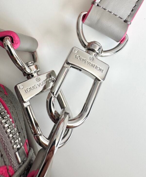 M15024 (8) LOUIS VUITTON Nil messenger bag M15024