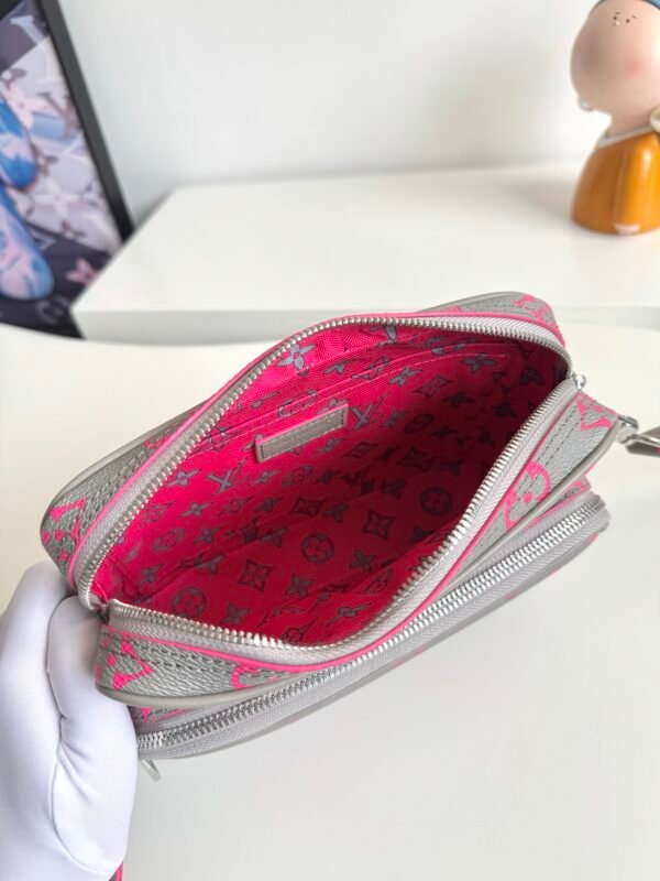 M15024 (9) LOUIS VUITTON Nil messenger bag M15024