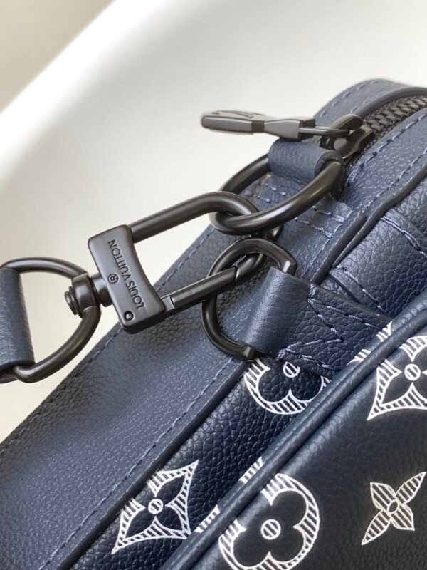 M24753 (6) LOUIS VUITTON Trio Messenger M24753