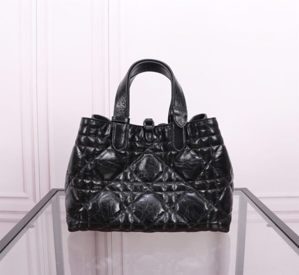 M2821SNIO_M900 (3) Medium Dior Toujours Bag Macrocannage Crinkled Calfskin