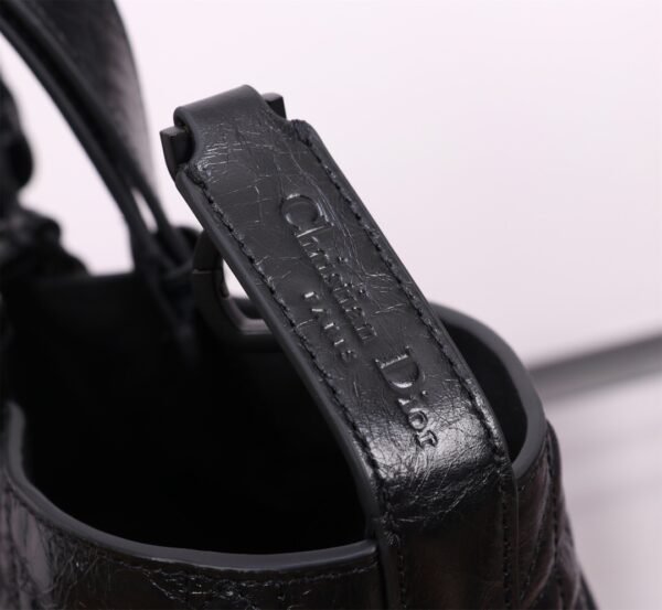 M2821SNIO_M900 (6) Medium Dior Toujours Bag Macrocannage Crinkled Calfskin