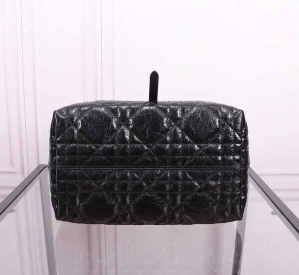 M2821SNIO_M900 (8) Medium Dior Toujours Bag Macrocannage Crinkled Calfskin