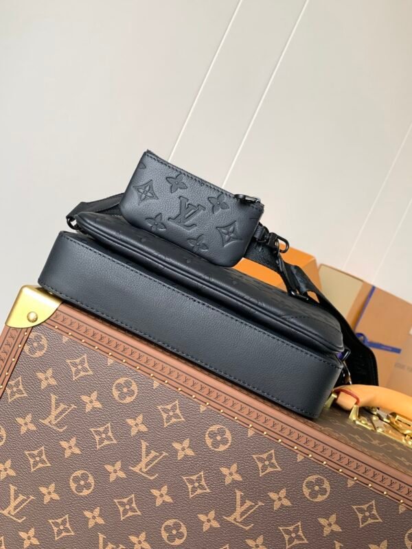 LOUIS VUITTON Trio Messenger M46602