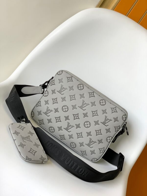 LOUIS VUITTON Trio Messenger M46603