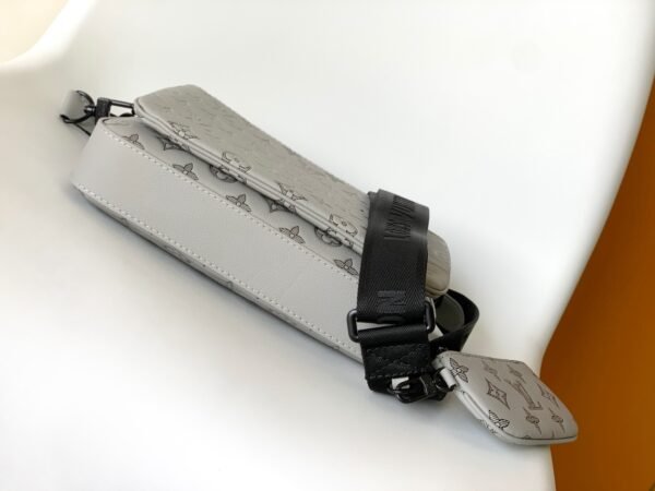 LOUIS VUITTON Trio Messenger M46603