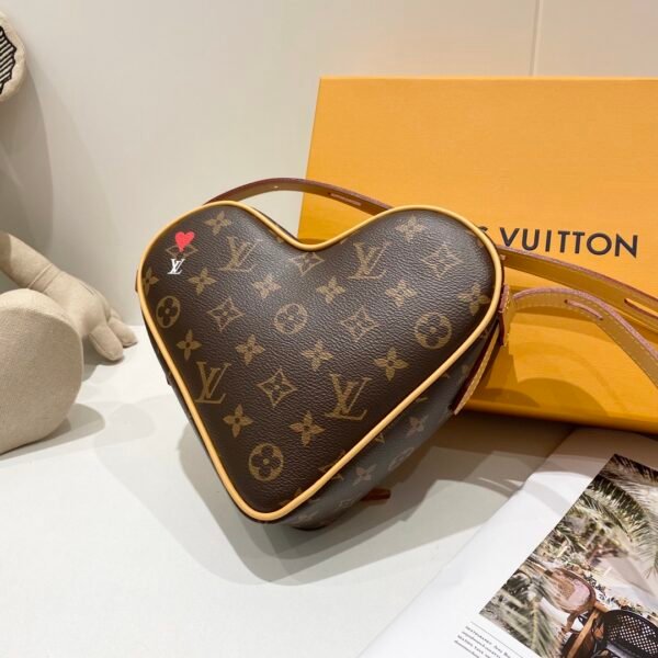 Louis Vuitton Game On Coeur M57456