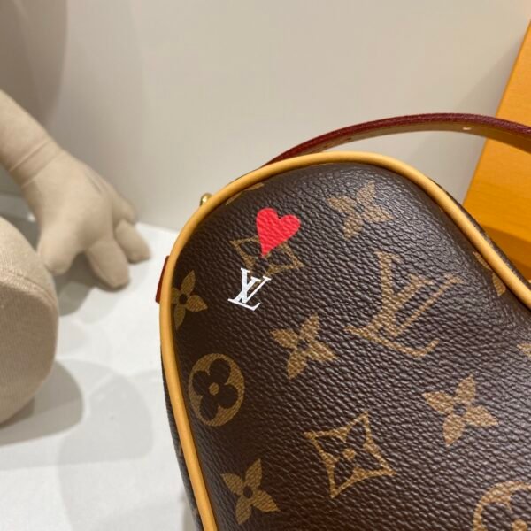 Louis Vuitton Game On Coeur M57456