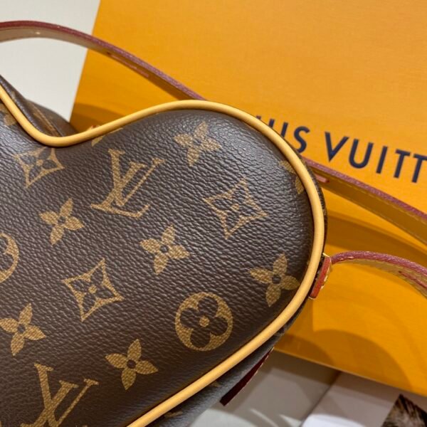 Louis Vuitton Game On Coeur M57456