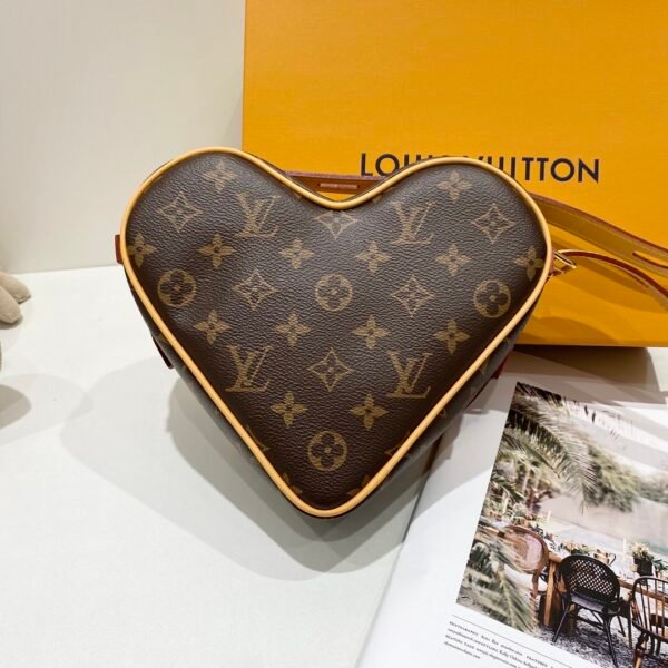 Louis Vuitton Game On Coeur M57456