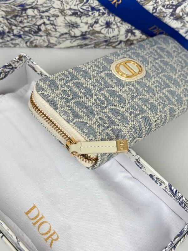 S2189UDFD_M925 (1) 30 Montaigne Voyageur Slim Wallet