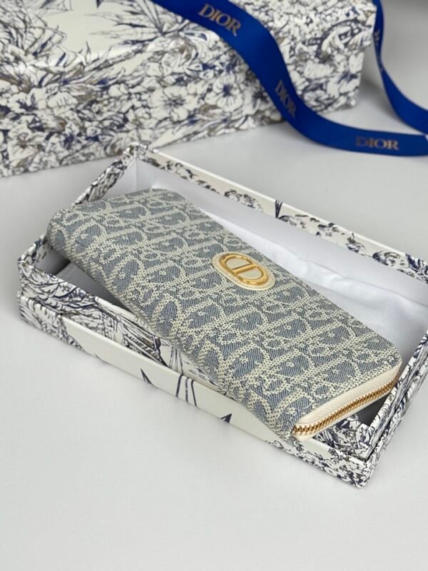 S2189UDFD_M925 (6) 30 Montaigne Voyageur Slim Wallet