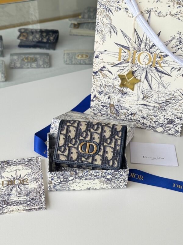 S2300UTZQ_M928 (1) 30 Montaigne Glycine Wallet