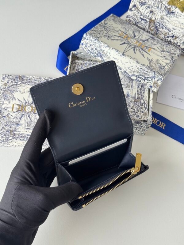 S2300UTZQ_M928 (3) 30 Montaigne Glycine Wallet