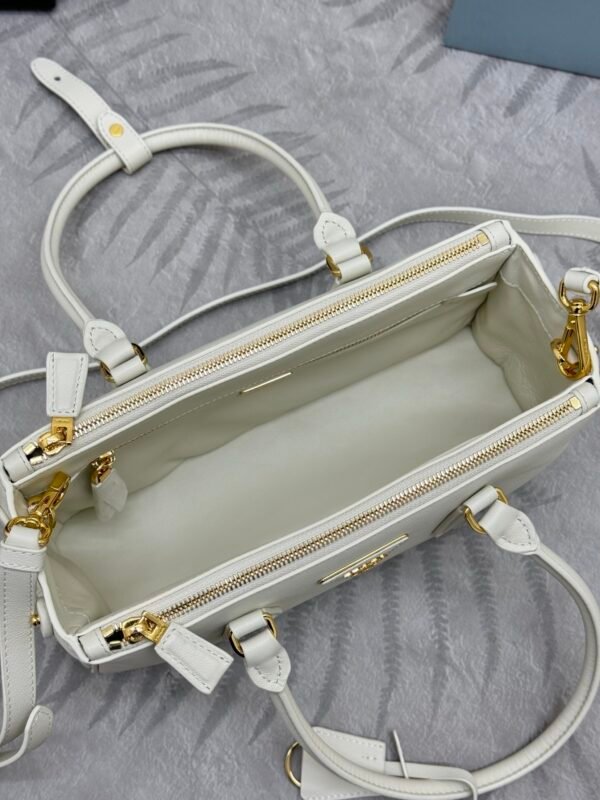 Medium Prada Galleria leather bag