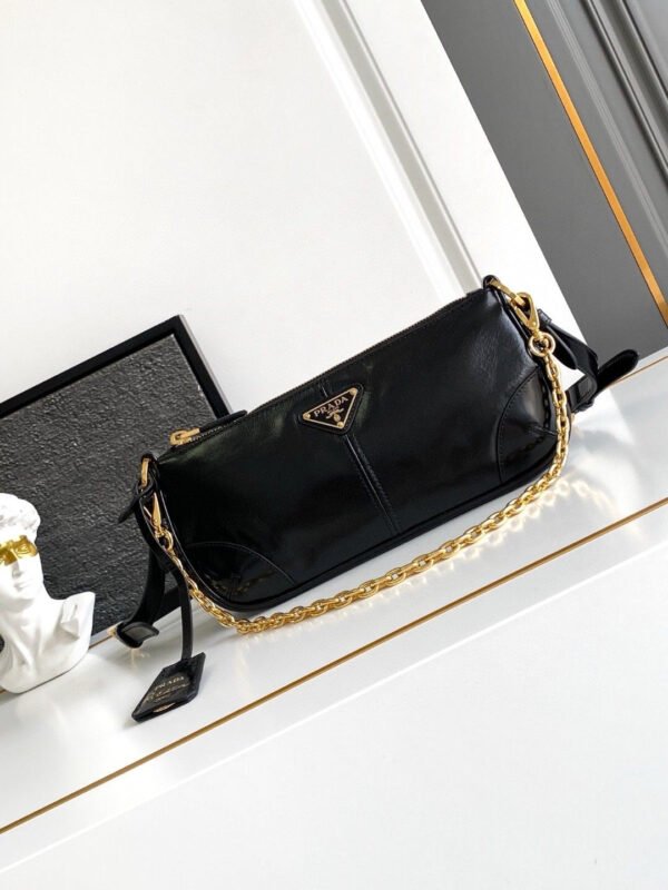 Prada Re-Edition 2002 medium leather shoulder bag