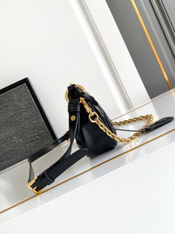 Prada Re-Edition 2002 medium leather shoulder bag