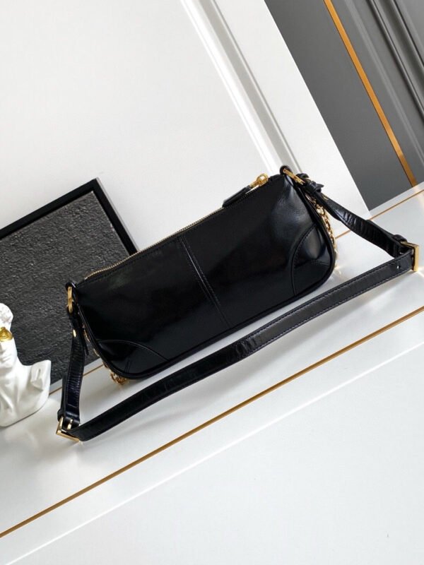 Prada Re-Edition 2002 medium leather shoulder bag