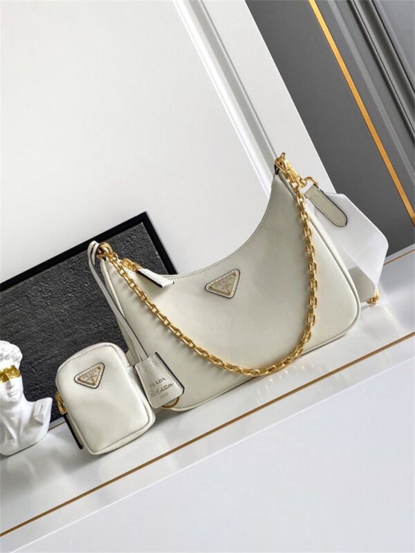 Prada Re-Edition 2005 leather bag