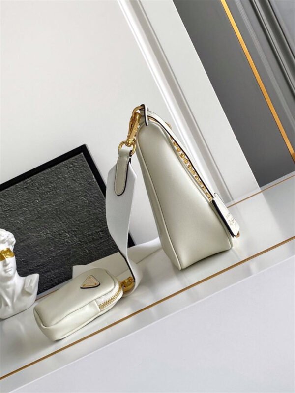 Prada Re-Edition 2005 leather bag