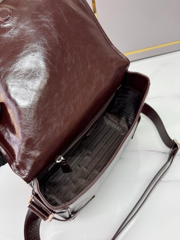 2VD073_2CYR (4) Leather shoulder bag