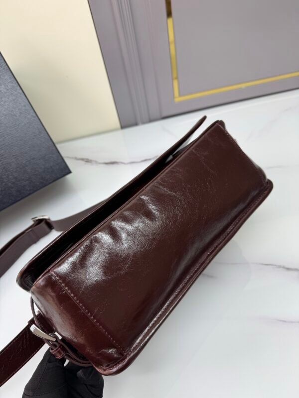 2VD073_2CYR (5) Leather shoulder bag