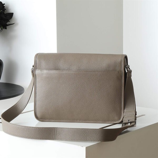 2VD074_2BBE (3) Leather shoulder bag