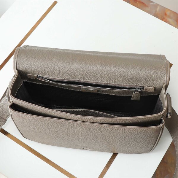 2VD074_2BBE (4) Leather shoulder bag