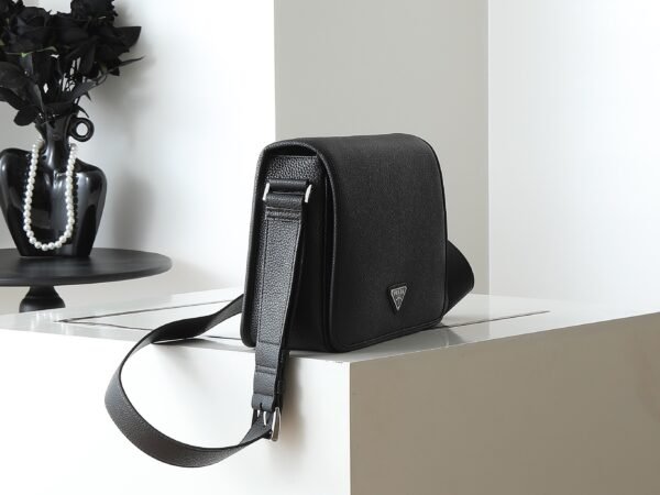 2VD075_2BBE (2) Leather shoulder bag