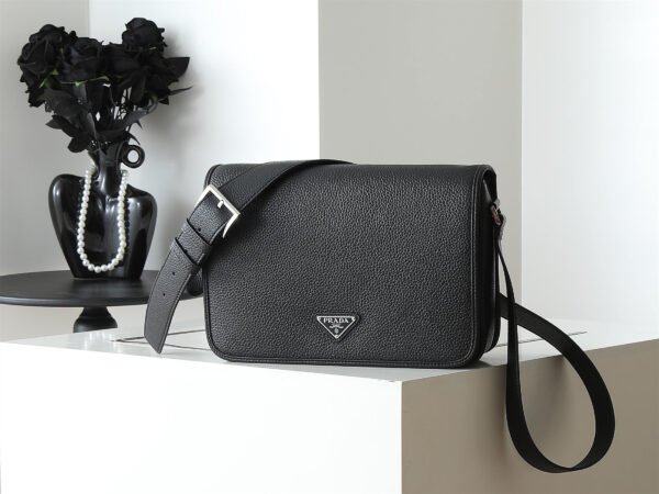 2VD075_2BBE (2) Leather shoulder bag