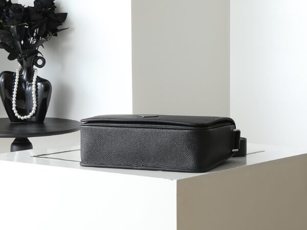 2VD075_2BBE (3) Leather shoulder bag