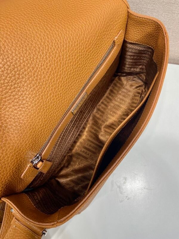 2VD075_2BBE (5) Leather shoulder bag