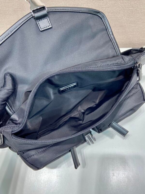 2VH174_2DW3 (1) Re-Nylon and leather shoulder bag