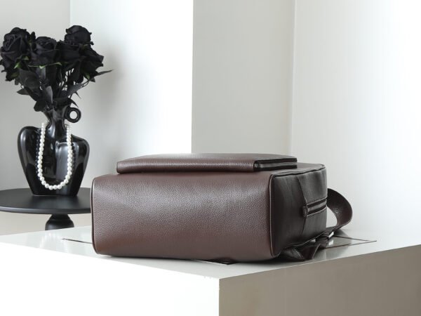 2VZ102_2BBE (2) Leather backpack