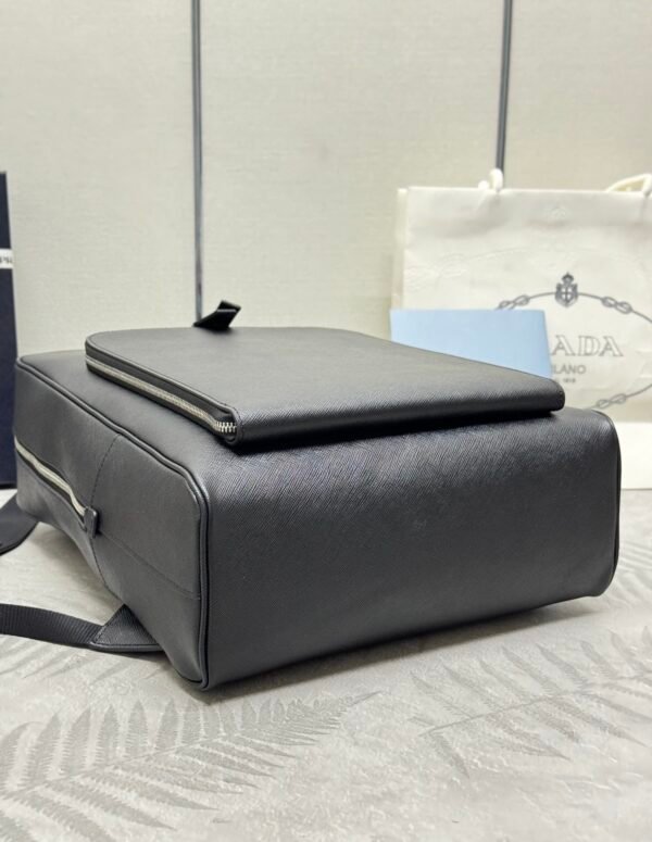 2VZ102_9Z2 (1) Saffiano backpack