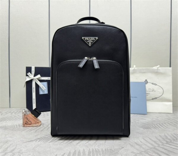 2VZ102_9Z2 (2) Saffiano backpack